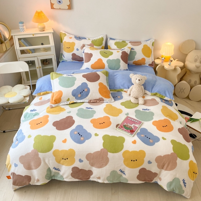 91家纺网 家纺一手货源 找家纺 木堇 2022秋冬新款高克重甜美系列印花牛奶绒四件套 嗨嗨熊