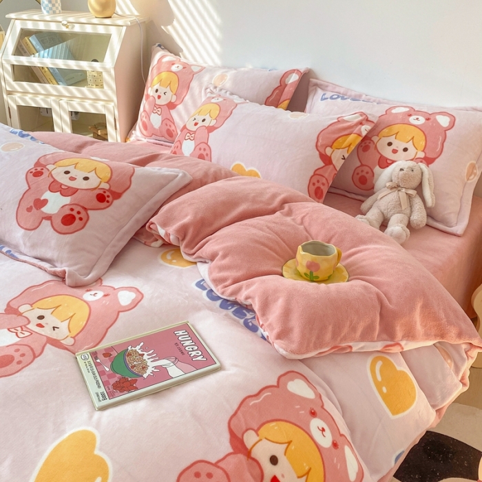 91家纺网 家纺一手货源 找家纺 木堇 2022秋冬新款高克重甜美系列印花牛奶绒四件套可爱女孩