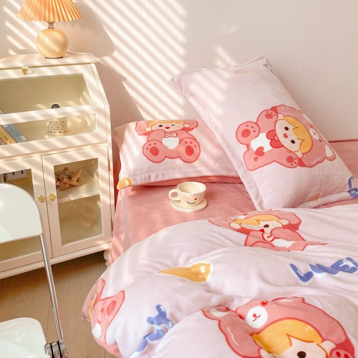 91家纺网 家纺一手货源 找家纺 木堇 2022秋冬新款高克重甜美系列印花牛奶绒四件套可爱女孩