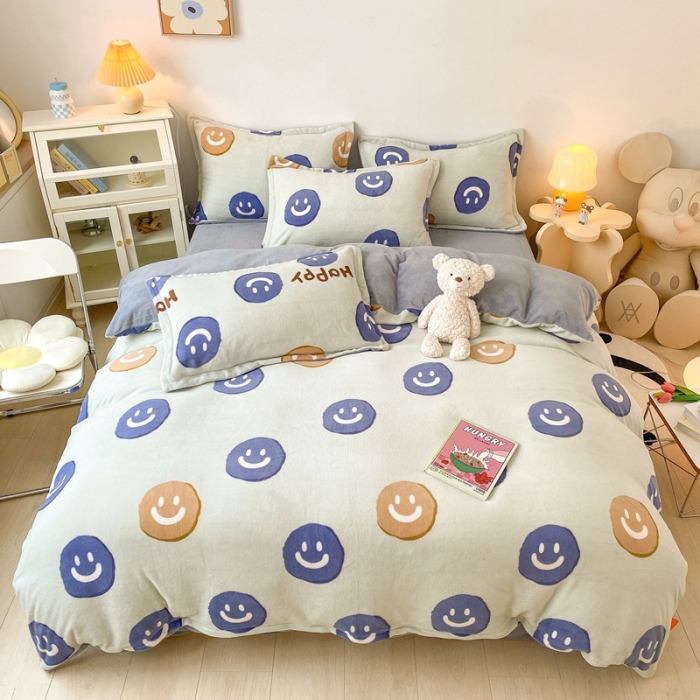 91家纺网 家纺一手货源 找家纺 木堇 2022秋冬新款高克重甜美系列印花牛奶绒四件套 笑脸