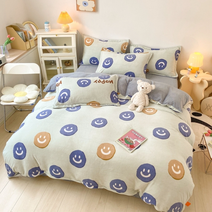 91家纺网 家纺一手货源 找家纺 木堇 2022秋冬新款高克重甜美系列印花牛奶绒四件套 笑脸