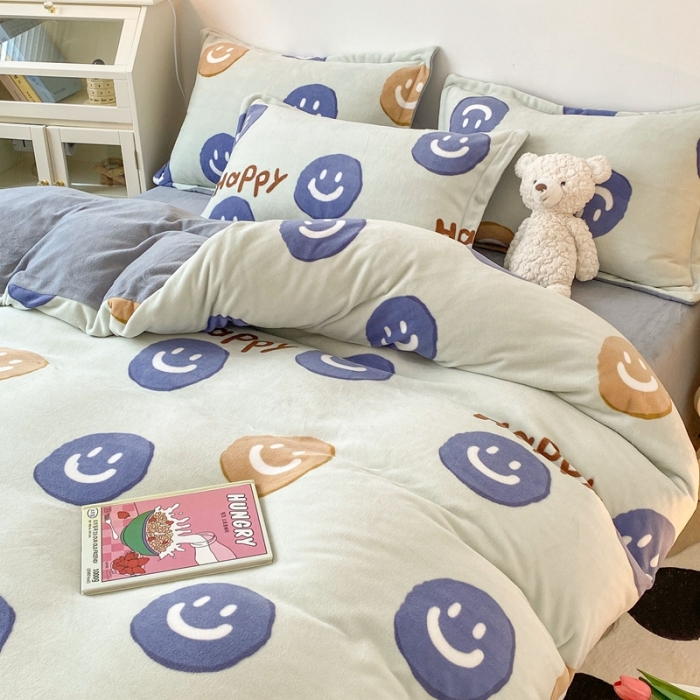 91家纺网 家纺一手货源 找家纺 木堇 2022秋冬新款高克重甜美系列印花牛奶绒四件套 笑脸