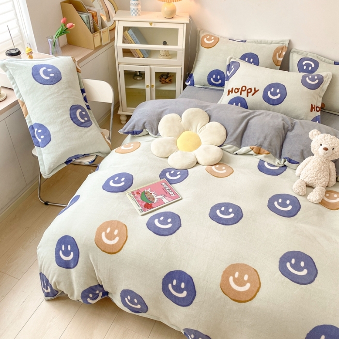 91家纺网 家纺一手货源 找家纺 木堇 2022秋冬新款高克重甜美系列印花牛奶绒四件套 笑脸