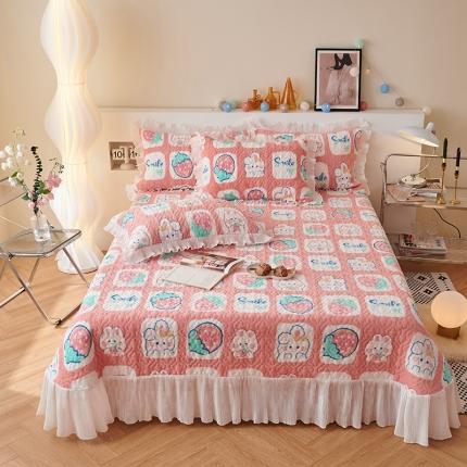 91家纺网 家纺一手货源 找家纺 2023新款高克重牛奶绒夹棉床盖三件套 草莓兔