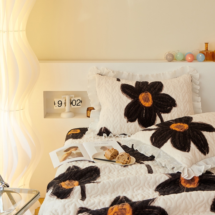 91家纺网 家纺一手货源 找家纺 2023新款高克重牛奶绒夹棉床盖三件套 油画