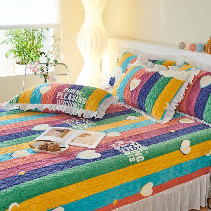 91家纺网 家纺一手货源 找家纺 2023新款高克重牛奶绒夹棉床盖三件套 彩虹爱心