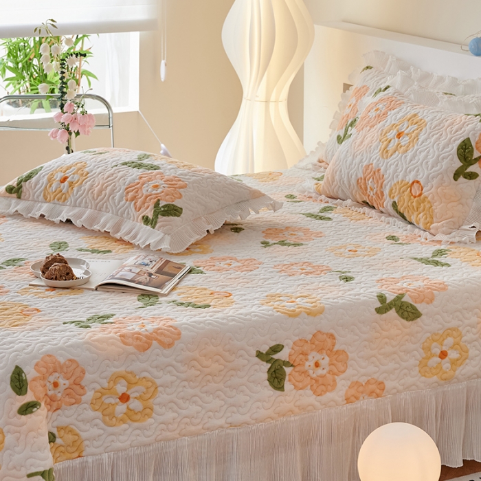 91家纺网 家纺一手货源 找家纺 2023新款高克重牛奶绒夹棉床盖三件套 初见