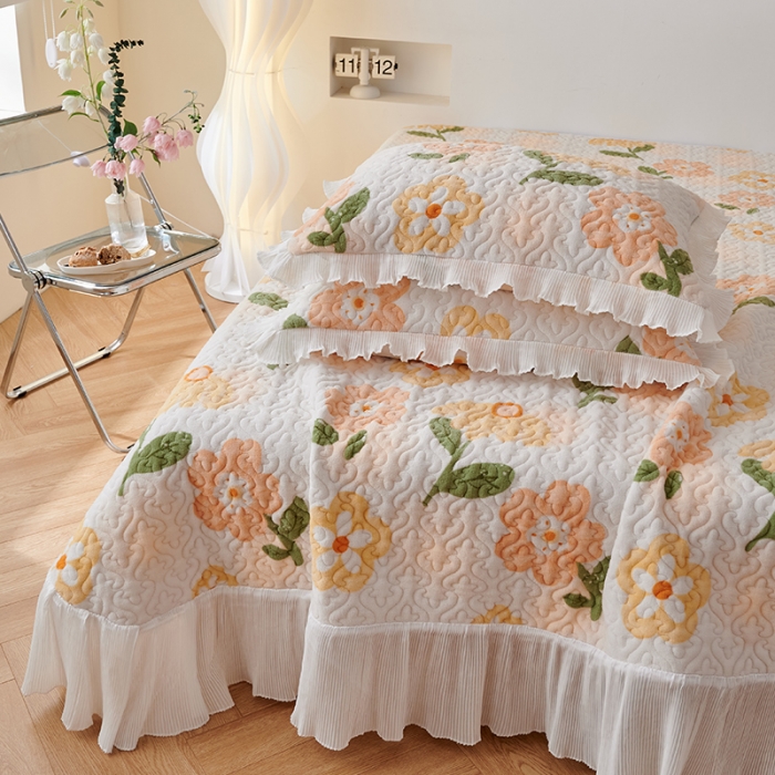 91家纺网 家纺一手货源 找家纺 2023新款高克重牛奶绒夹棉床盖三件套 初见