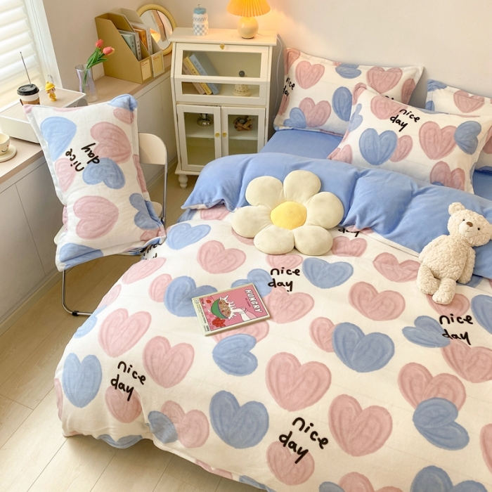 91家纺网 家纺一手货源 找家纺 木堇 2022秋冬新款高克重甜美系列印花牛奶绒四件套心心相应