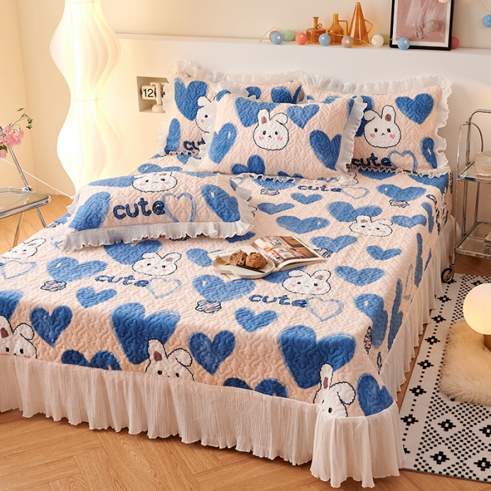 91家纺网 家纺一手货源 找家纺 2023新款高克重牛奶绒夹棉床盖三件套 爱心兔