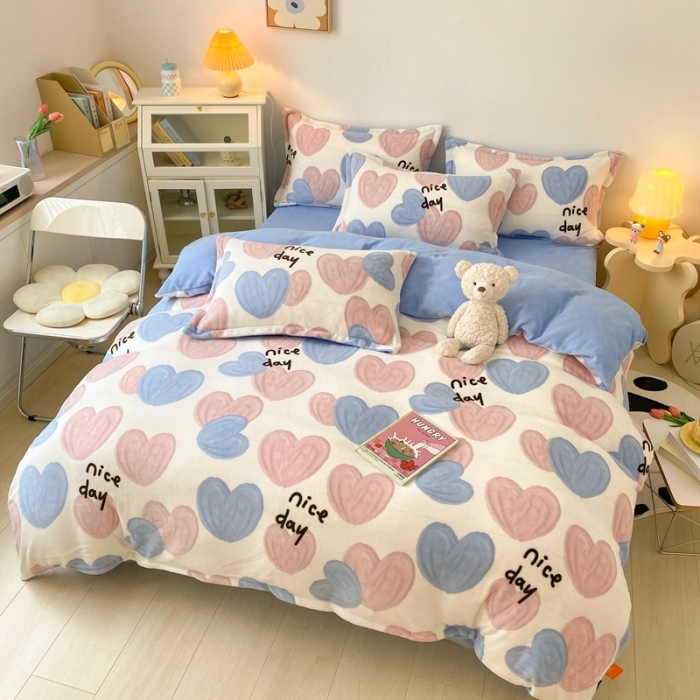 91家纺网 家纺一手货源 找家纺 木堇 2022秋冬新款高克重甜美系列印花牛奶绒四件套心心相应