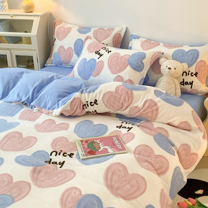 91家纺网 家纺一手货源 找家纺 木堇 2022秋冬新款高克重甜美系列印花牛奶绒四件套心心相应