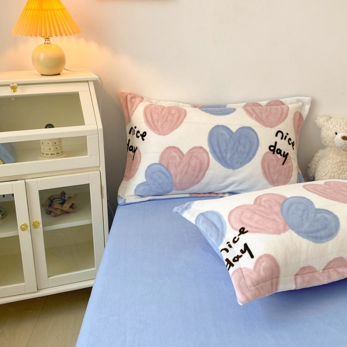 91家纺网 家纺一手货源 找家纺 木堇 2022秋冬新款高克重甜美系列印花牛奶绒四件套心心相应