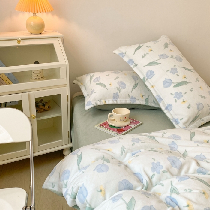 91家纺网 家纺一手货源 找家纺 木堇 2022秋冬新款高克重甜美系列印花牛奶绒四件套郁金香兰