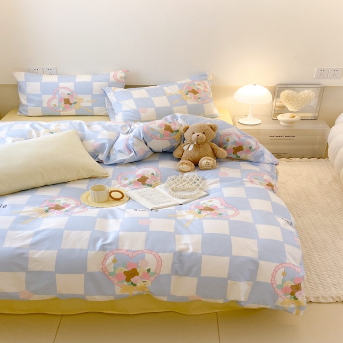 91家纺网 家纺一手货源 找家纺 昔可 2022新款全棉四件套影棚图2 蓝格爱心小熊