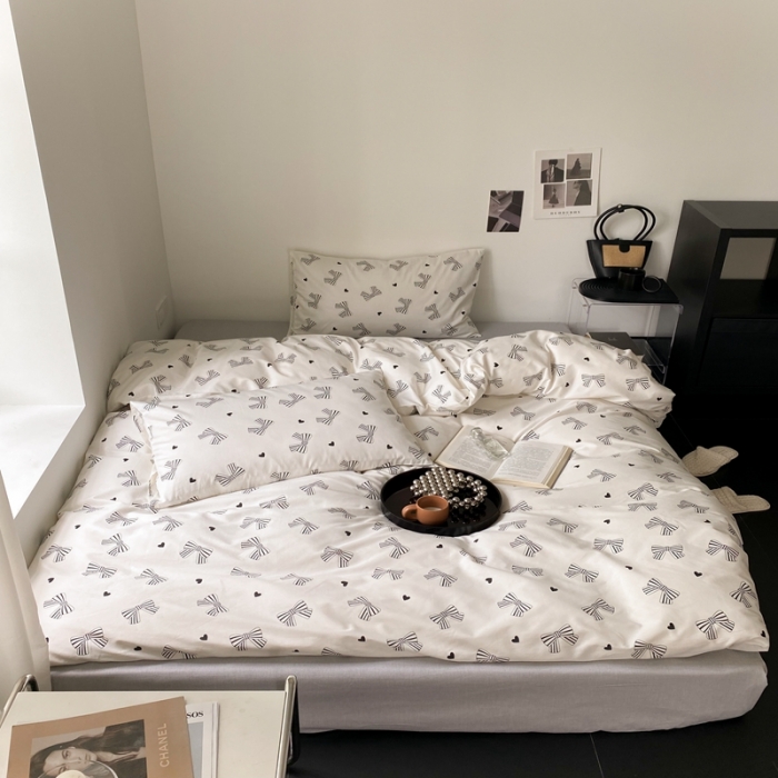 91家纺网 家纺一手货源 找家纺 昔可 2022新款全棉四件套影棚图1 黑白爱心蝴蝶结