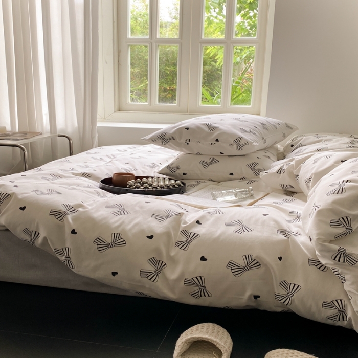 91家纺网 家纺一手货源 找家纺 昔可 2022新款全棉四件套影棚图1 黑白爱心蝴蝶结