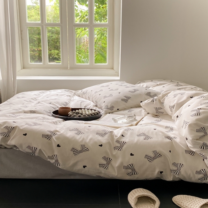 91家纺网 家纺一手货源 找家纺 昔可 2022新款全棉四件套影棚图1 黑白爱心蝴蝶结