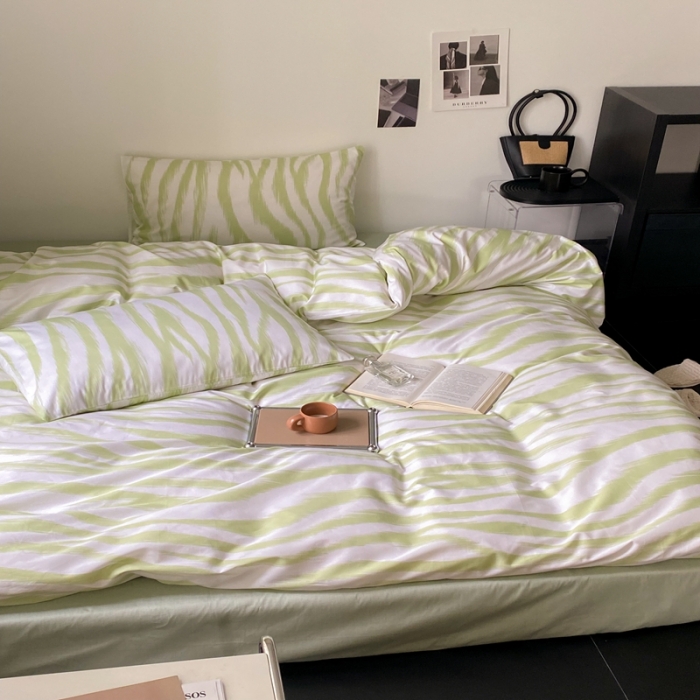 91家纺网 家纺一手货源 找家纺 昔可 2022新款全棉四件套影棚图1 奶油绿豹纹