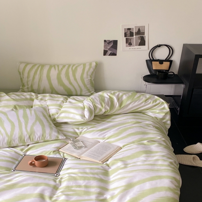 91家纺网 家纺一手货源 找家纺 昔可 2022新款全棉四件套影棚图1 奶油绿豹纹