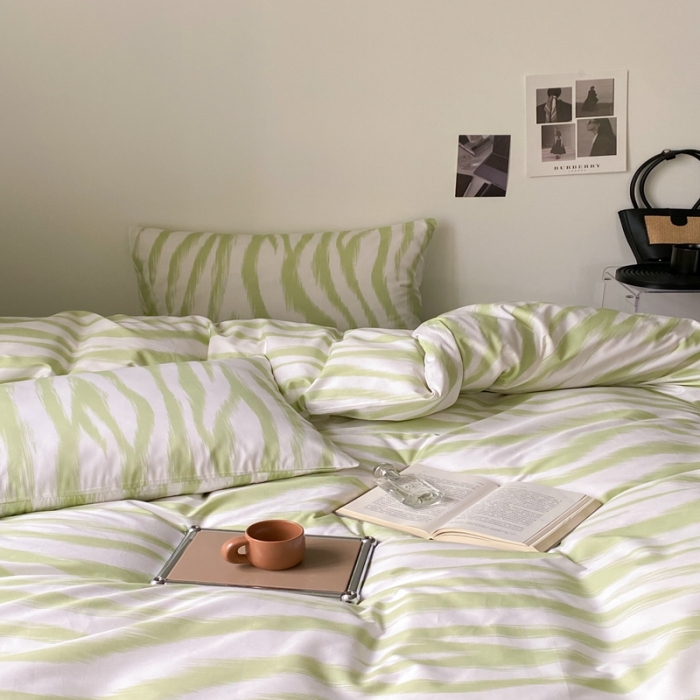 91家纺网 家纺一手货源 找家纺 昔可 2022新款全棉四件套影棚图1 奶油绿豹纹