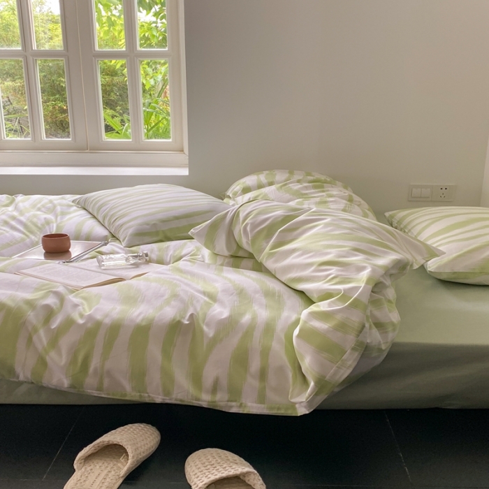 91家纺网 家纺一手货源 找家纺 昔可 2022新款全棉四件套影棚图1 奶油绿豹纹