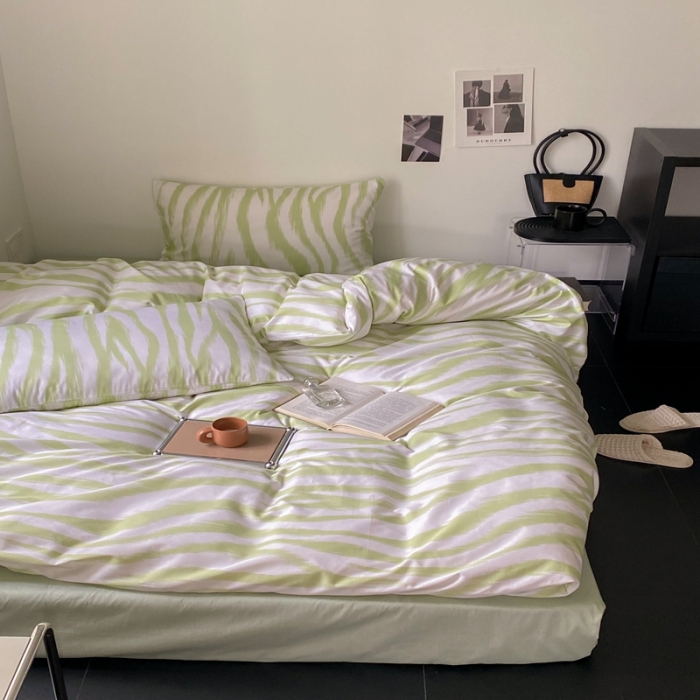 91家纺网 家纺一手货源 找家纺 昔可 2022新款全棉四件套影棚图1 奶油绿豹纹