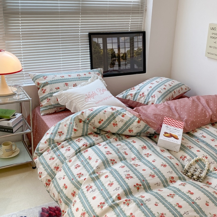 91家纺网 家纺一手货源 找家纺 昔可 2022新款爱丽丝梦游仙境系列四件套 爱莉草莓