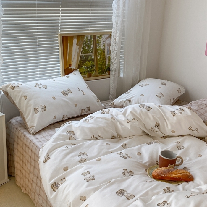 91家纺网 家纺一手货源 找家纺 昔可 2022新款爱丽丝梦游仙境系列四件套 爱心小咖熊