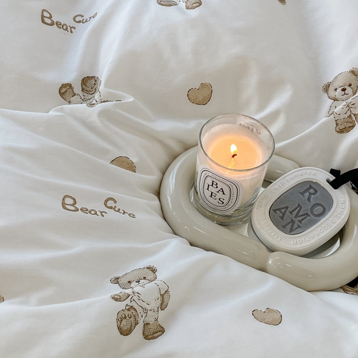 91家纺网 家纺一手货源 找家纺 昔可 2022新款爱丽丝梦游仙境系列四件套 爱心小咖熊