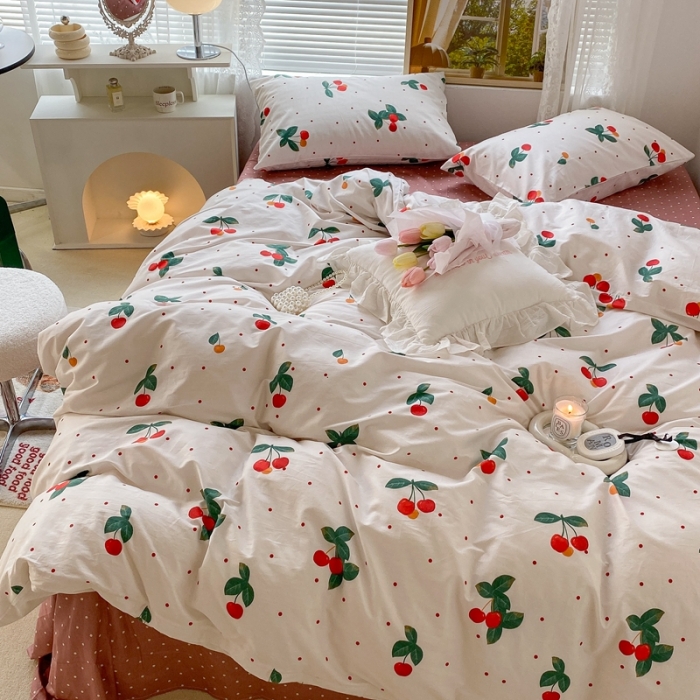 91家纺网 家纺一手货源 找家纺 昔可 2022新款爱丽丝梦游仙境系列四件套 车厘子红