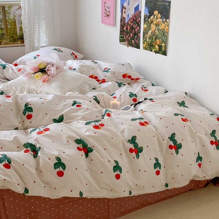 91家纺网 家纺一手货源 找家纺 昔可 2022新款爱丽丝梦游仙境系列四件套 车厘子红