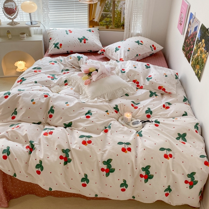 91家纺网 家纺一手货源 找家纺 昔可 2022新款爱丽丝梦游仙境系列四件套 车厘子红