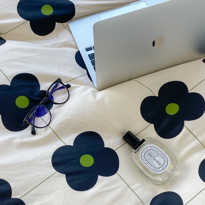 91家纺网 家纺一手货源 找家纺 昔可 2022新款简约花朵四件套 幸运四叶花黑