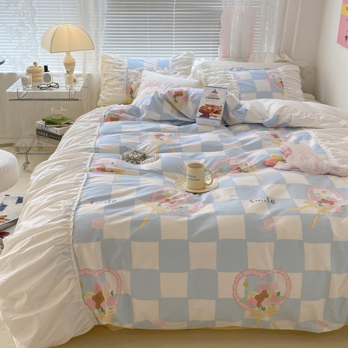 91家纺网 家纺一手货源 找家纺 昔可 2022新款韩版花边系列四件套 蓝格爱心熊