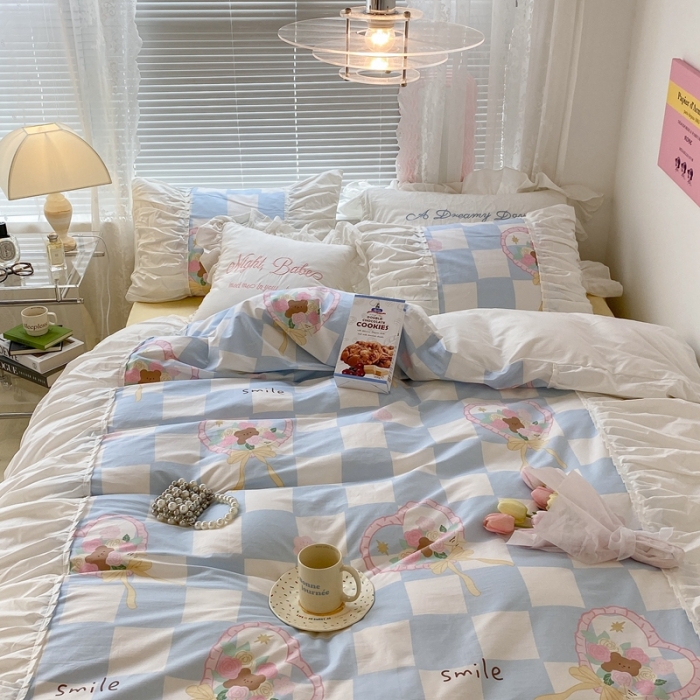 91家纺网 家纺一手货源 找家纺 昔可 2022新款韩版花边系列四件套 蓝格爱心熊