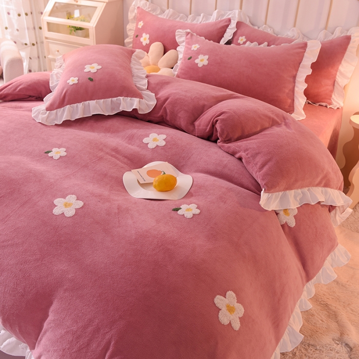 91家纺网 家纺一手货源 找家纺 2022新款可爱兔牛奶绒毛巾绣四件套 小雏菊-豆沙