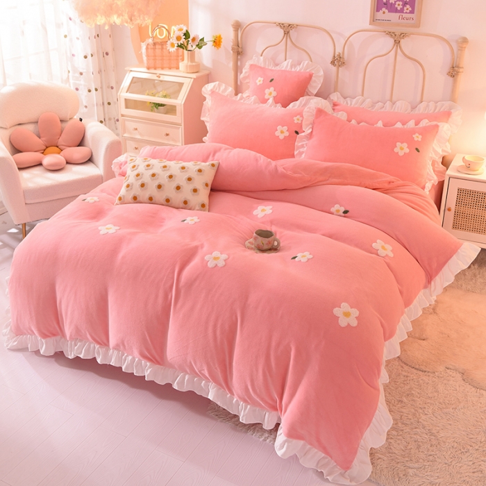 91家纺网 家纺一手货源 找家纺 2022新款可爱兔牛奶绒毛巾绣四件套 小雏菊-粉