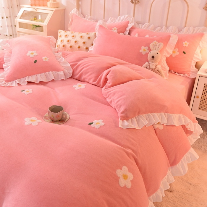 91家纺网 家纺一手货源 找家纺 2022新款可爱兔牛奶绒毛巾绣四件套 小雏菊-粉