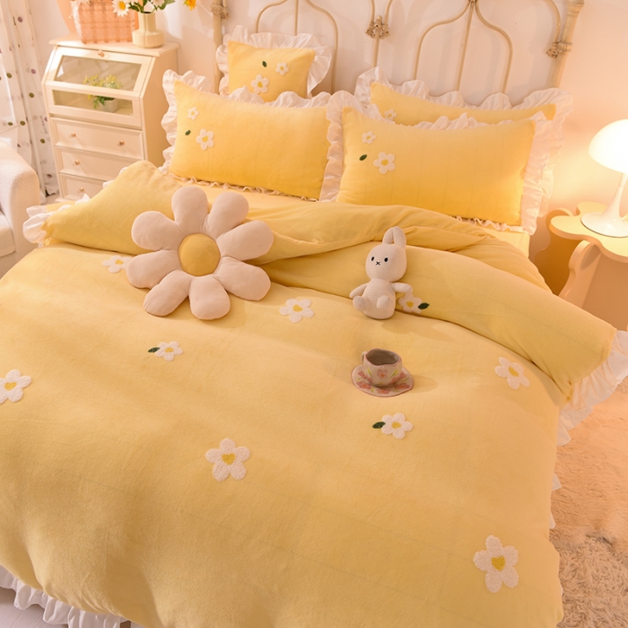 91家纺网 家纺一手货源 找家纺 2022新款可爱兔牛奶绒毛巾绣四件套 小雏菊-黄