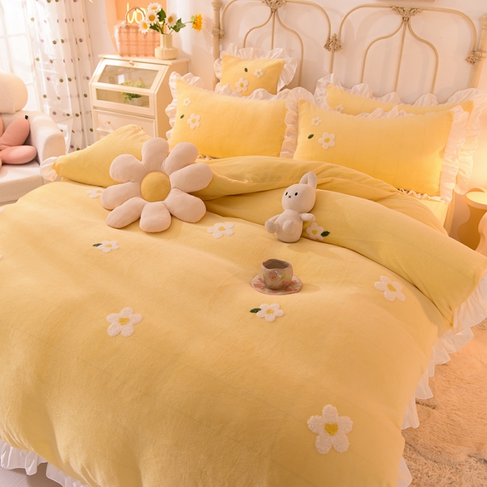 91家纺网 家纺一手货源 找家纺 2022新款可爱兔牛奶绒毛巾绣四件套 小雏菊-黄