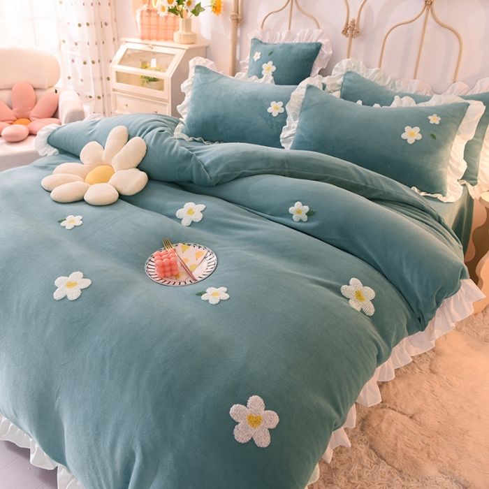 91家纺网 家纺一手货源 找家纺 2022新款可爱兔牛奶绒毛巾绣四件套 小雏菊-蓝