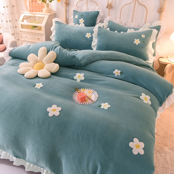 91家纺网 家纺一手货源 找家纺 2022新款可爱兔牛奶绒毛巾绣四件套 小雏菊-蓝