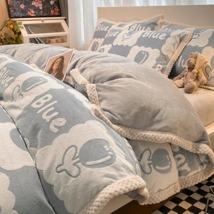 91家纺网 家纺一手货源 找家纺 花漾2023秋冬雕花牛奶绒贝贝绒包边四件套 biue小熊