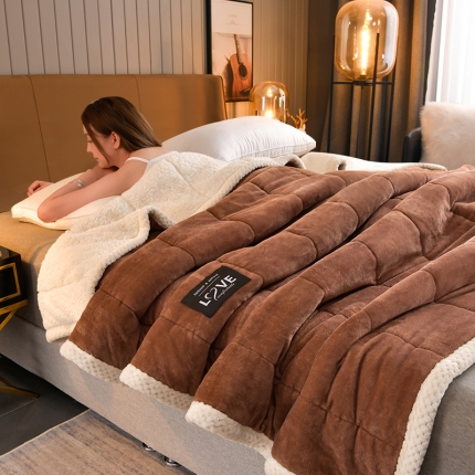 91家纺网 家纺一手货源 找家纺 咖色  加厚三层夹棉牛奶绒毯冬季保暖午睡法莱绒毛毯