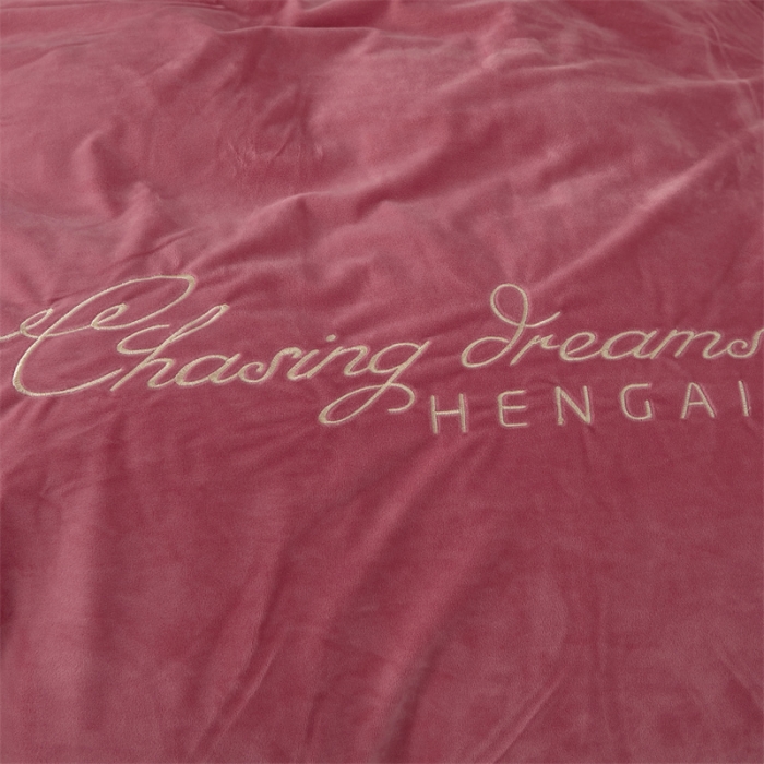 91家纺网 家纺一手货源 找家纺 恒爱 2022秋冬新款A类宝宝绒轻奢刺绣床笠 轻奢床笠豆沙红