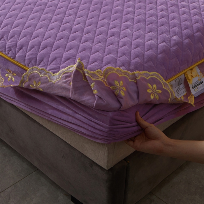 91家纺网 家纺一手货源 找家纺 恒爱 2022秋冬新款A类宝宝绒轻奢刺绣床笠 轻奢床笠豆沙紫