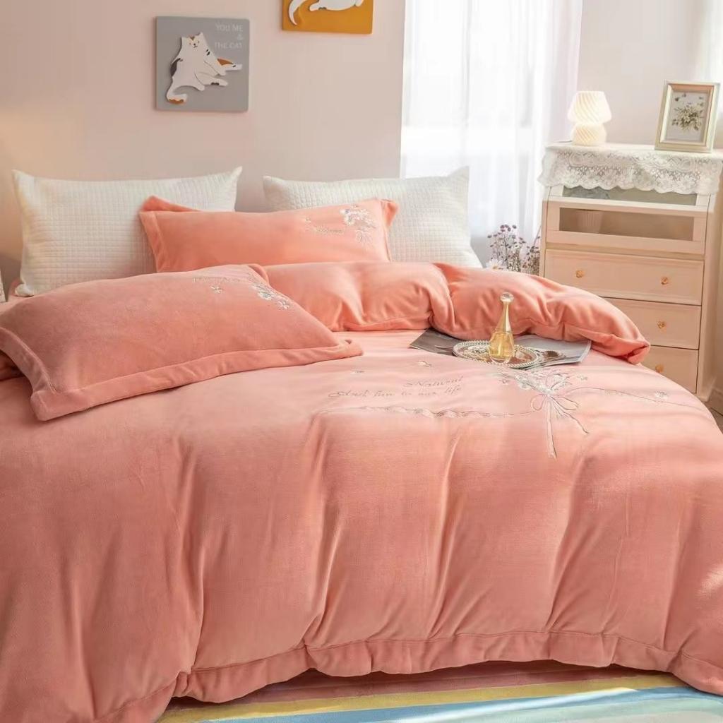 91家纺网 家纺一手货源 找家纺 绒博士新款秋冬220g法莱水晶魔法四件套-倾城之恋 粉色