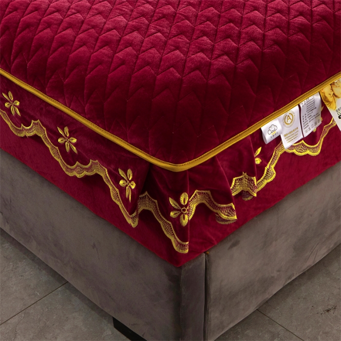 91家纺网 家纺一手货源 找家纺 恒爱 2022秋冬新款A类宝宝绒轻奢刺绣床笠 轻奢床笠酒红