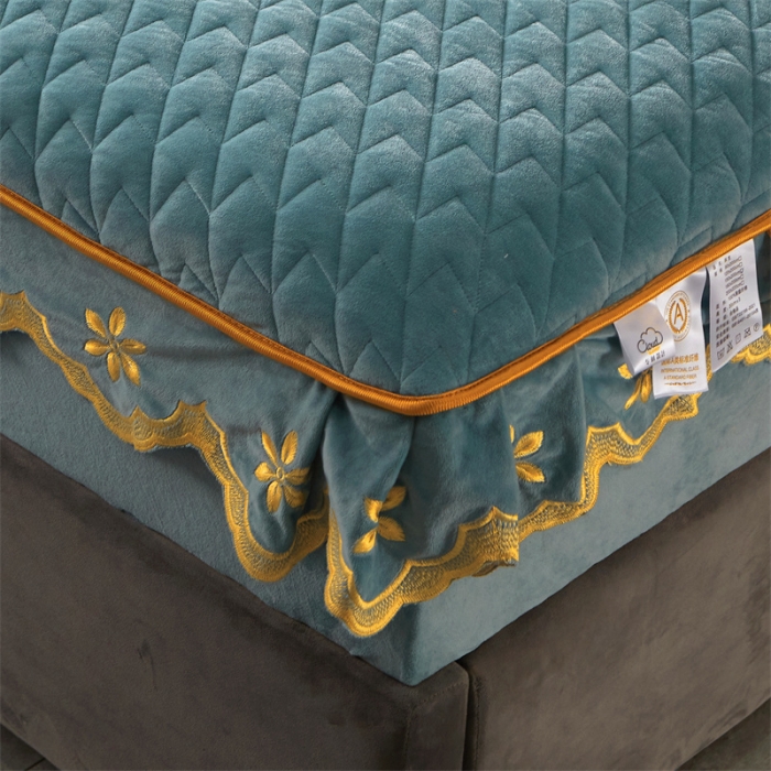 91家纺网 家纺一手货源 找家纺 恒爱 2022秋冬新款A类宝宝绒轻奢刺绣床笠 轻奢床笠浅灰蓝